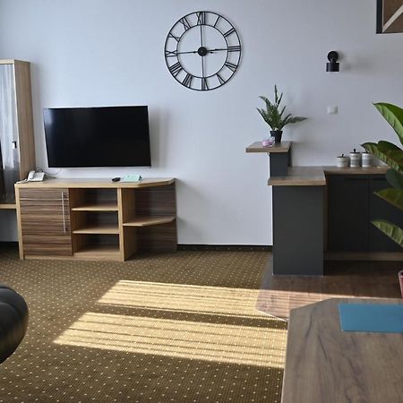 Aparthotel Legnica - Apartamenty Z Aneksem Kuchennym Eksteriør bilde